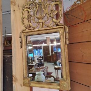 Specchiera dorata  epoca 700