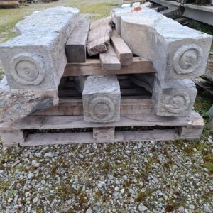 Modiglioni in pietra
