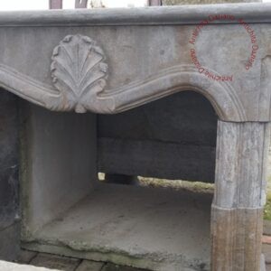 Cornice camino in pietra