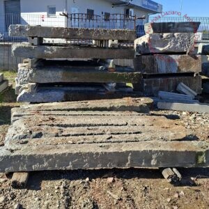 Pali in pietra e granito