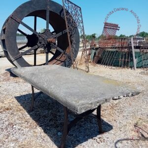 Tavolo ferro e pietra