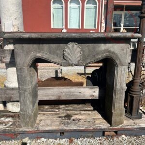 Cornice camino in pietra