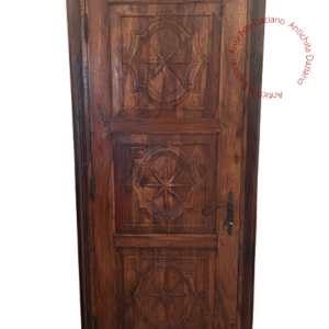 Porta con pannello lavorato
