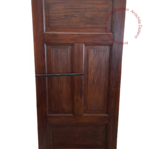 Porta ‘700 restaurata in noce